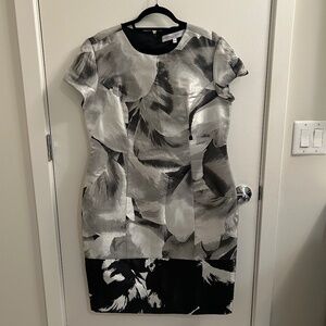 Carolina Herrera Floral Print Sheath Dress – Monochrome Workwear Size 16